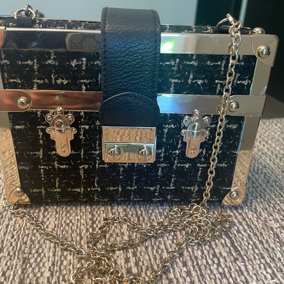 Black and gold evening bag with gold detachable chain - Picture 2 of 6